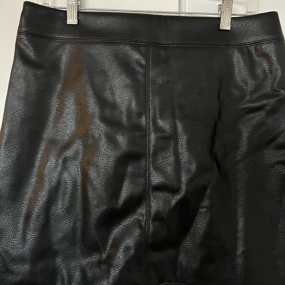 H&M Divided Faux Leather Mini Skirt - Picture 4 of 4